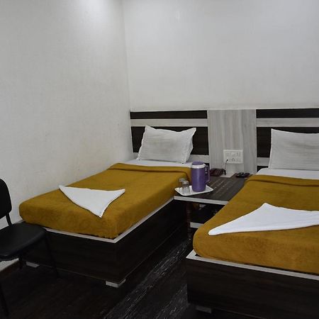 Midtown Hotel Ахмедабад Экстерьер фото